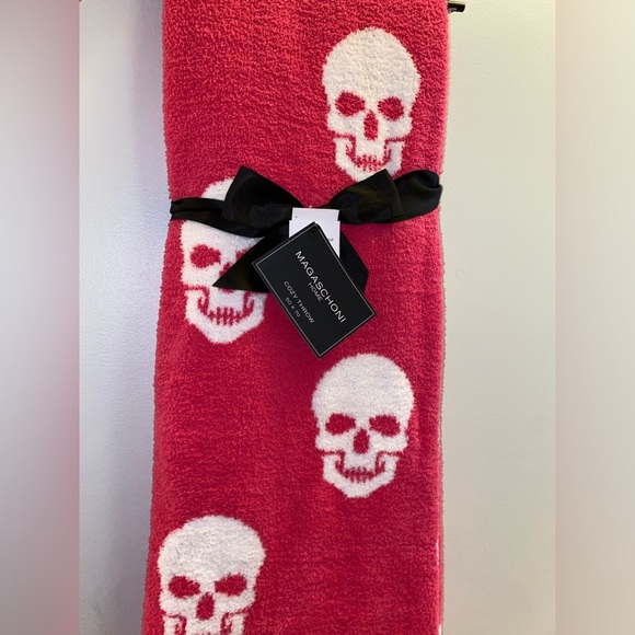 Skull Pink Blanket Magaschoni White Soft Throw Reverse Spooky Gothic Halloween - Picture 1 of 8